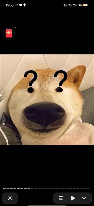 墙角的皮布娃娃